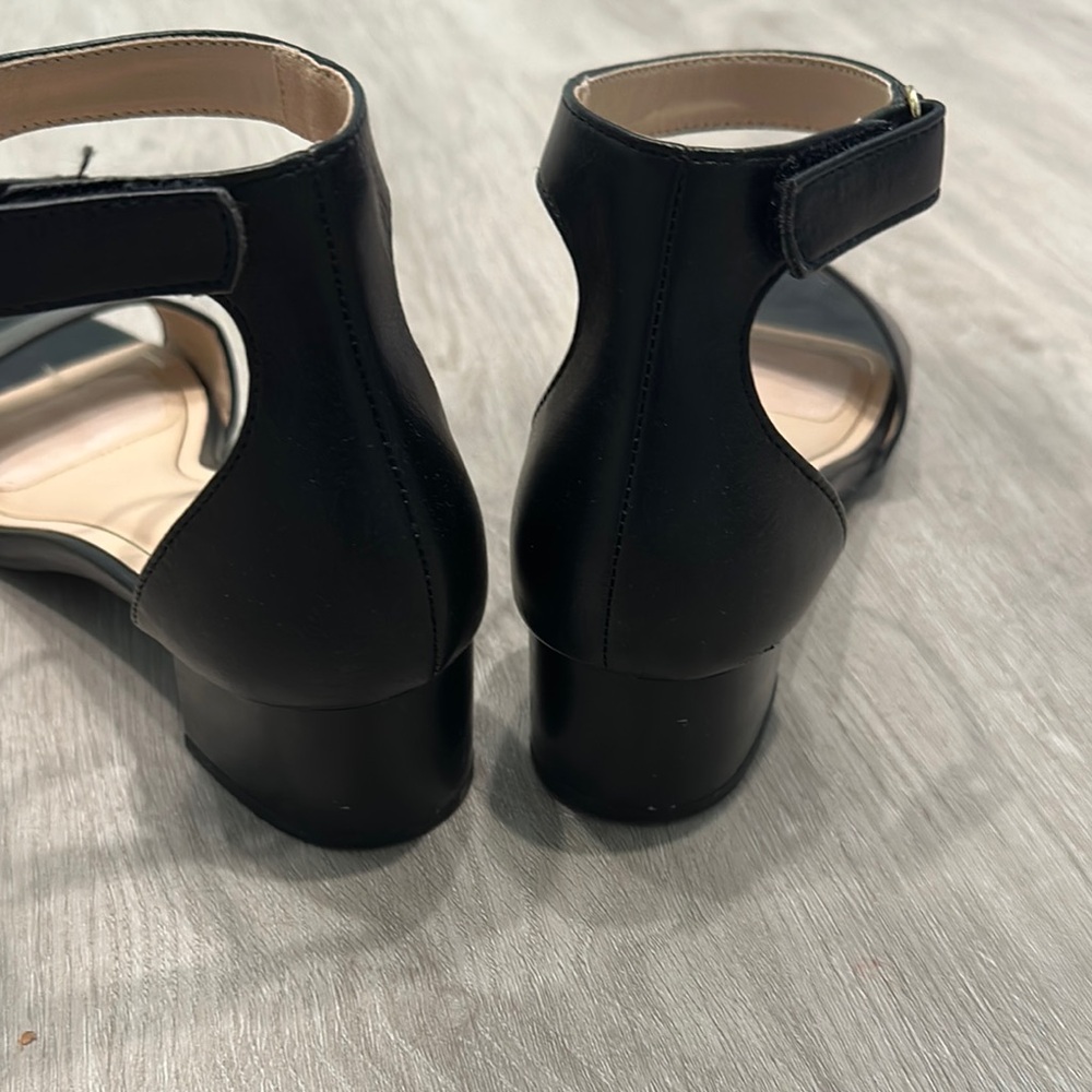 Elegant Black Ankle Strap Sandals - Picture 3 of 5